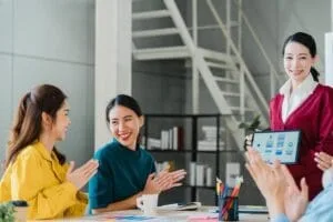Đánh giá khen thưởng thành tích làm việc